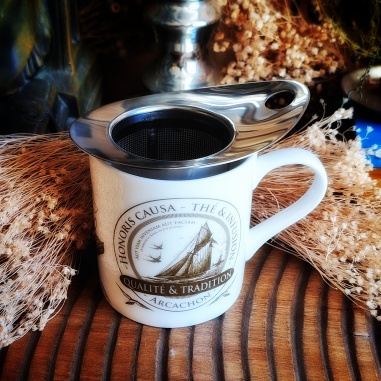 Filtre à thé permanent métal aspect argenté