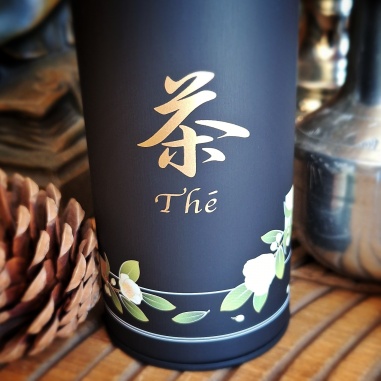 Boîte camélia noir satin, 100gr