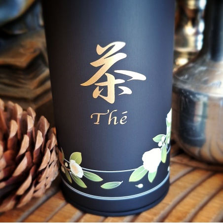 Boîte camélia noir satin, 100gr