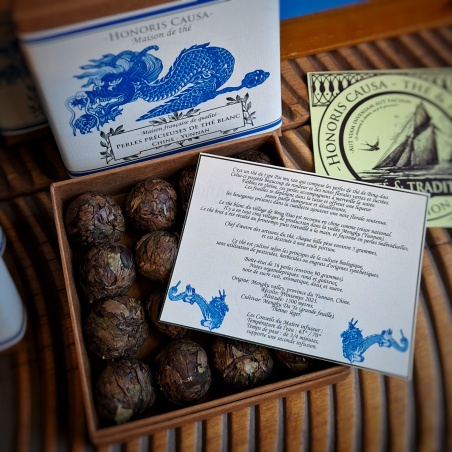 Perles précieuses de thé blanc du Yunnan