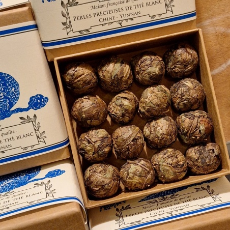 Perles précieuses de thé blanc du Yunnan