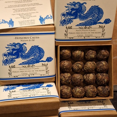 Perles précieuses de thé blanc du Yunnan