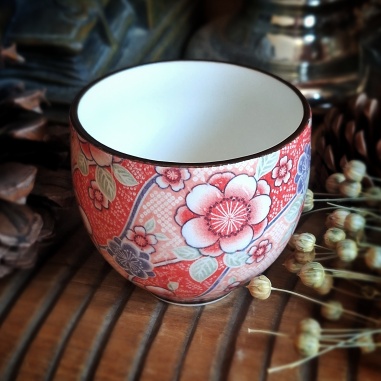 Tasse Kyuden rose porcelaine du Japon