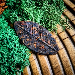 Camélia vermeil récolte impériale, thé noir compréssé 2