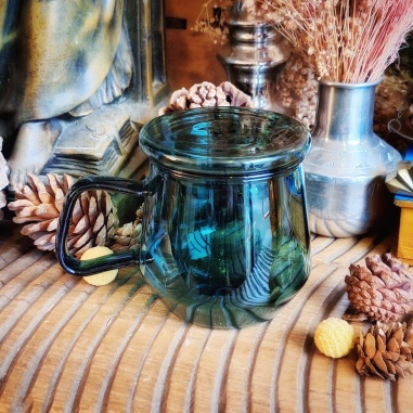 Tasse verre "Agapes phéniciennes" vert étang