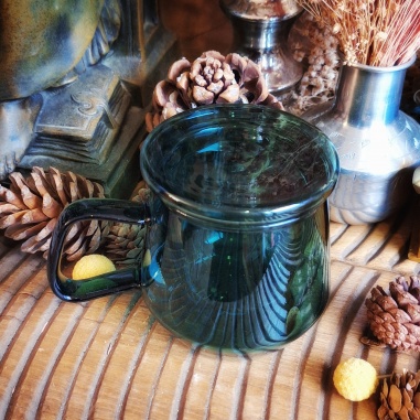 Tasse verre "Agapes phéniciennes" vert étang