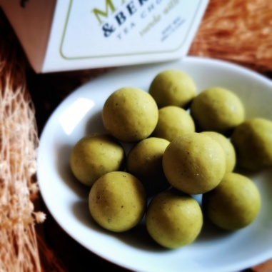 Billes de chocolat blanc matcha & bergamotte