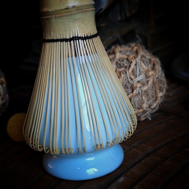 Support à fouet à Matcha porcelaine bleue céladon