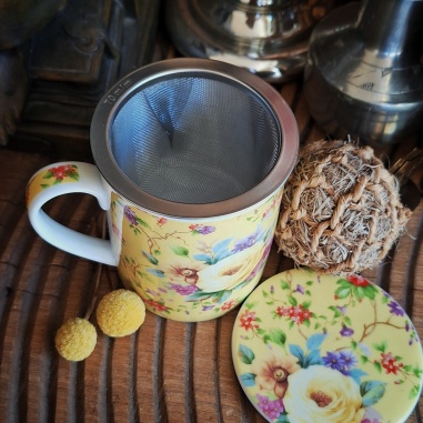 Tasse Garden-party (fond jaune), couvercle et filtre intégré.