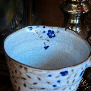 Tasse orient-extrême craquelée bleue. 2