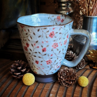 Tasse orient-extrême craquelée rose.