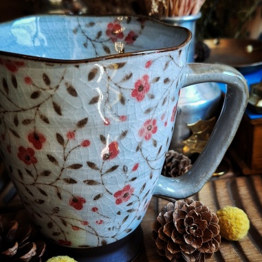 Tasse orient-extrême craquelée rose.