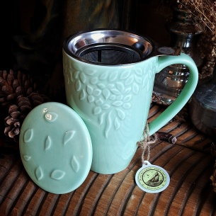 Tasse Madère vert menthe, couvercle et filtre intégré.