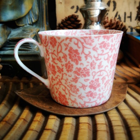Tasse Wagara rose, porcelaine translucide.