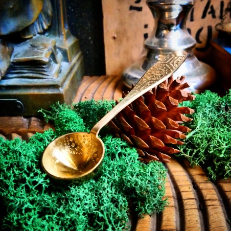 Mesure à thé Colchide métal aspect laiton