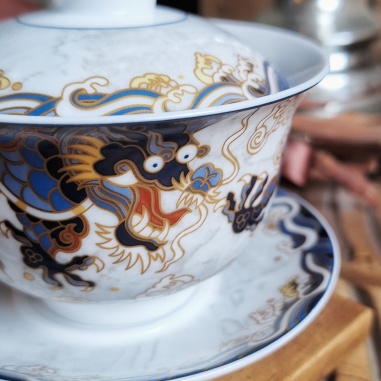 Tasse gaïwan dragon bleu, porcelaine fine Tasse gaïwan dragon bleu, porcelaine fine