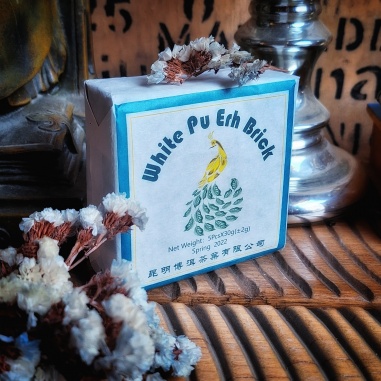 Pu'er blanc (sheng) Paon impérial, brique 100g Pu'er blanc (sheng) Paon impérial, brique 100g