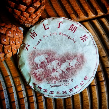 Pu'er noir "Horde d'éléphants" Galette 100g (shu) Pu'er noir "Horde d'éléphants" Galette 100g (shu)