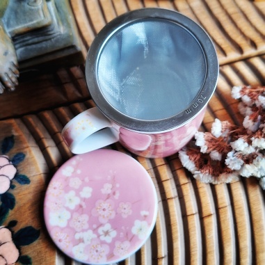 Tasse à couvercle Hanami fond rose +filtre Tasse à couvercle Hanami fond rose +filtre