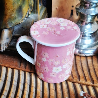 Tasse à couvercle Hanami fond rose +filtre Tasse à couvercle Hanami fond rose +filtre