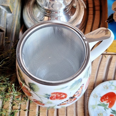 Tasse fraise bretonne, couvercle et filtre intégré
